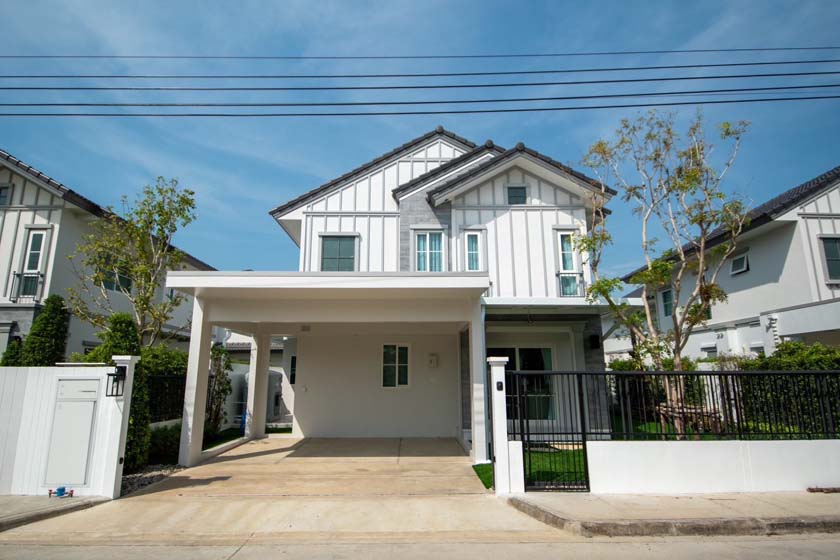 House with Shared Pool in Bangnatrad 